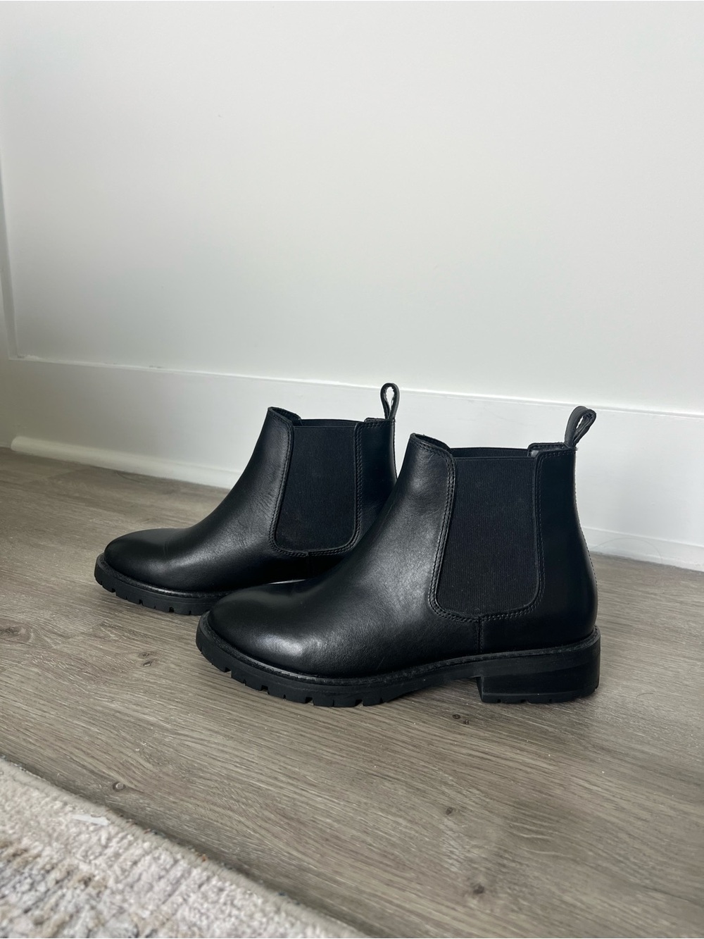 Steve Madden Black Leather Chelsea Ankle Boots